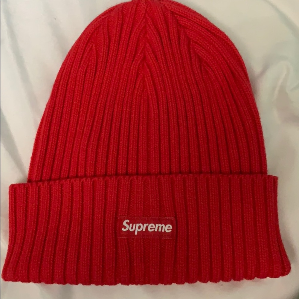 Supreme beanie NWT